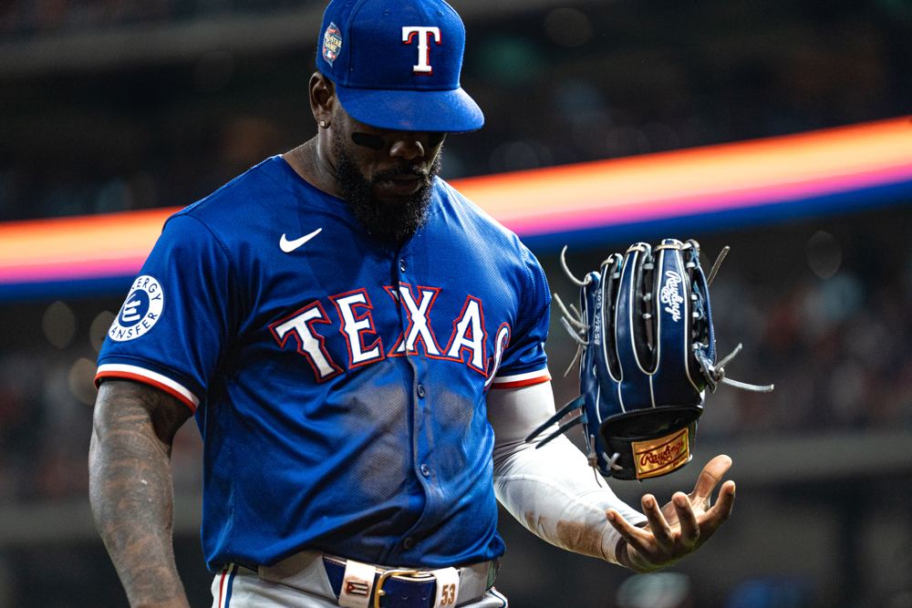 Foto de béisbol: jugador corriendo las bases