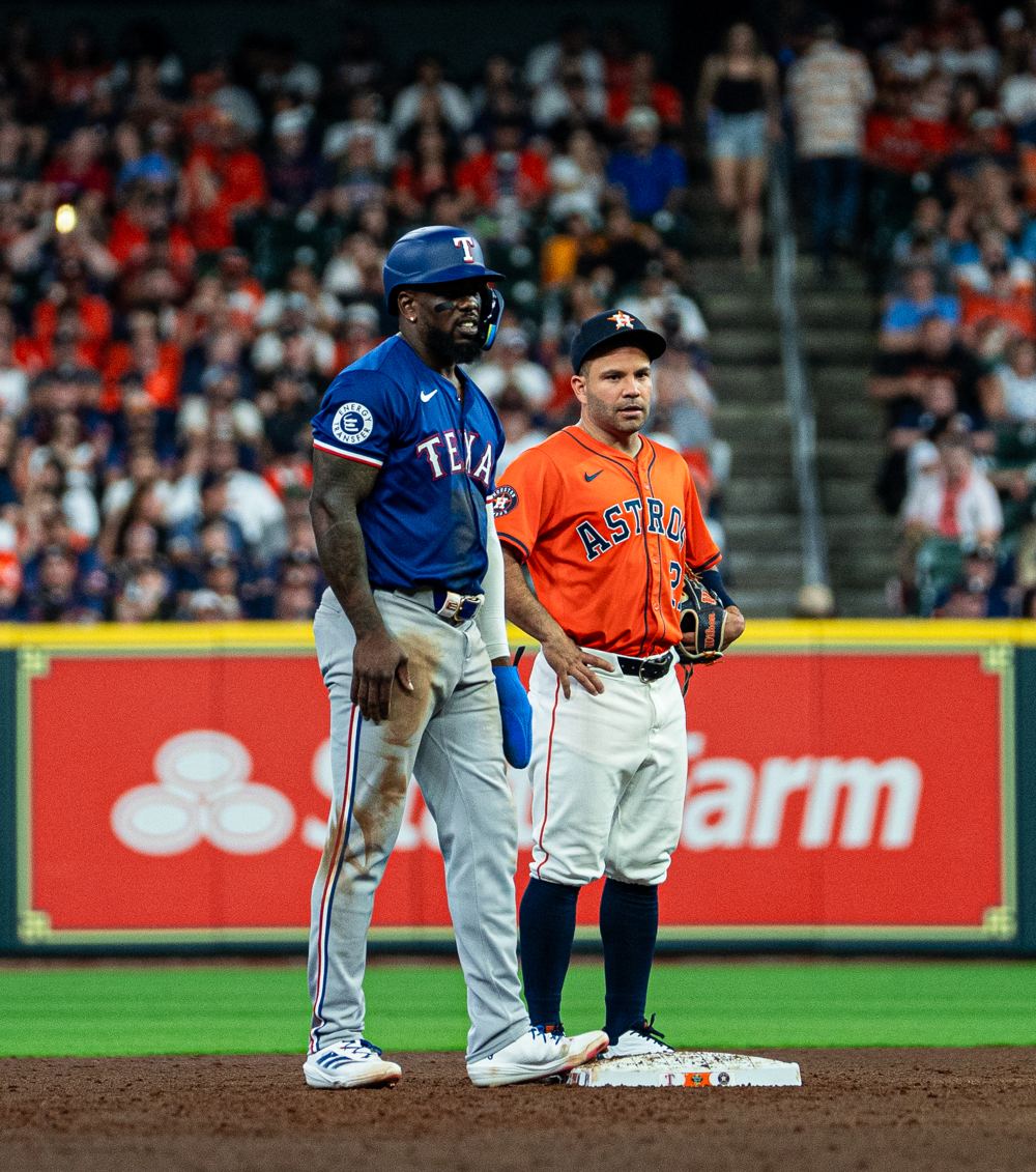 Foto de béisbol: jugador en el montículo